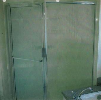 framed neo-angle w/reeded glass